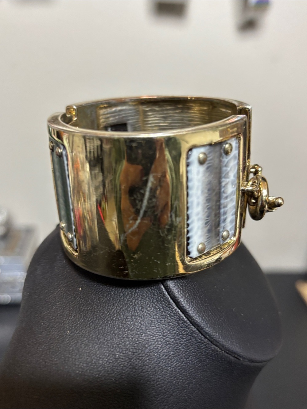 Banana Republic Gold Cuff Bracele White Snakeskin Inset Toggle Clasp Statement - Picture 4 of 7